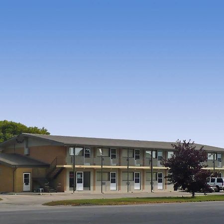 Westgate Inn Portage la Prairie Buitenkant foto