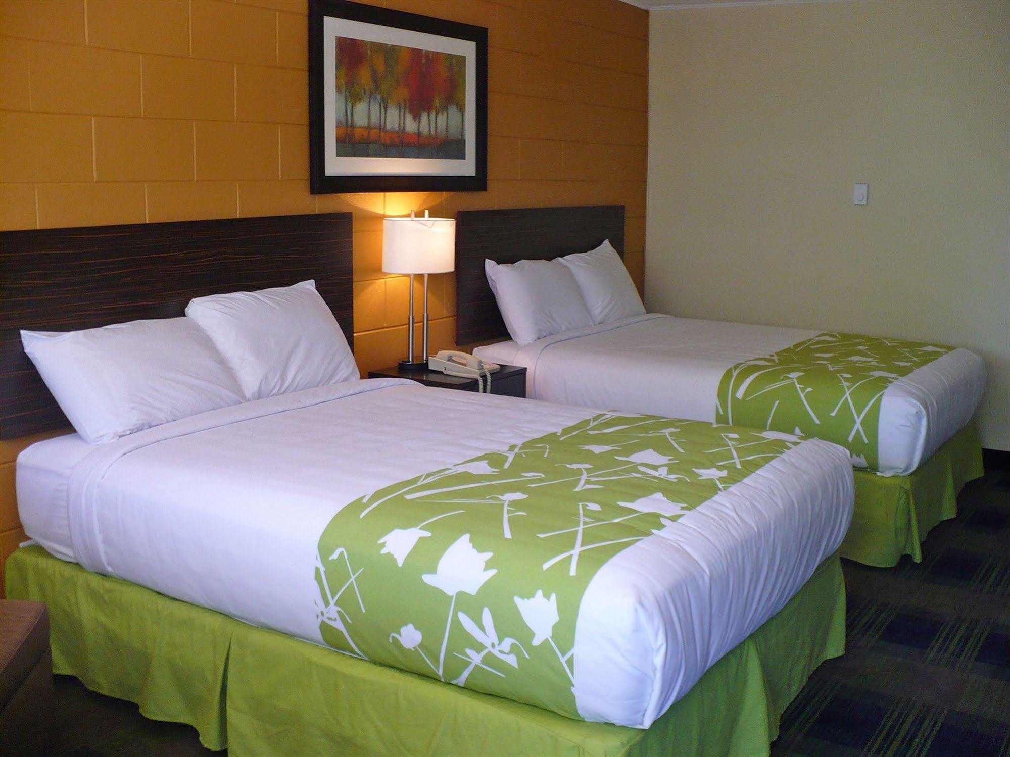 Westgate Inn Portage la Prairie Buitenkant foto